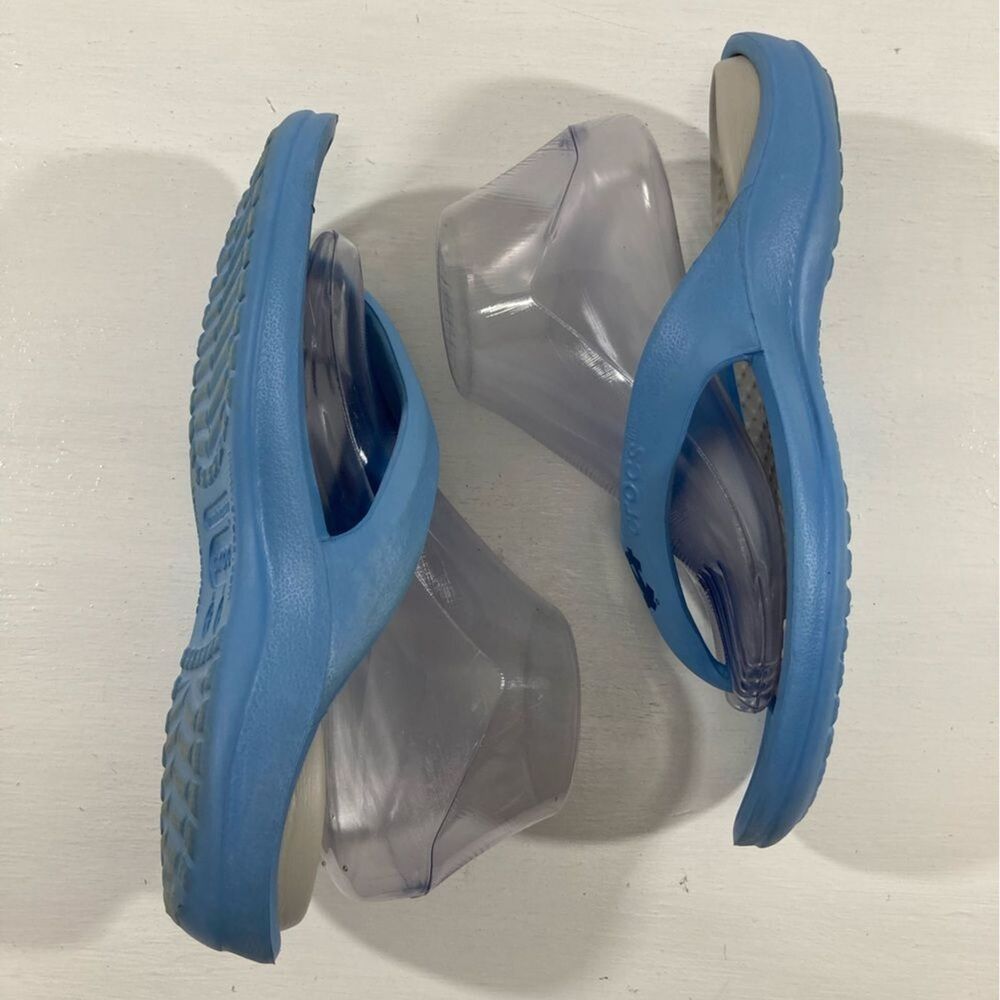 UNC Crocs Thong Sandals Unisex M6 W8 Blue Gray Flip Flop Like New - Picture 5 of 9